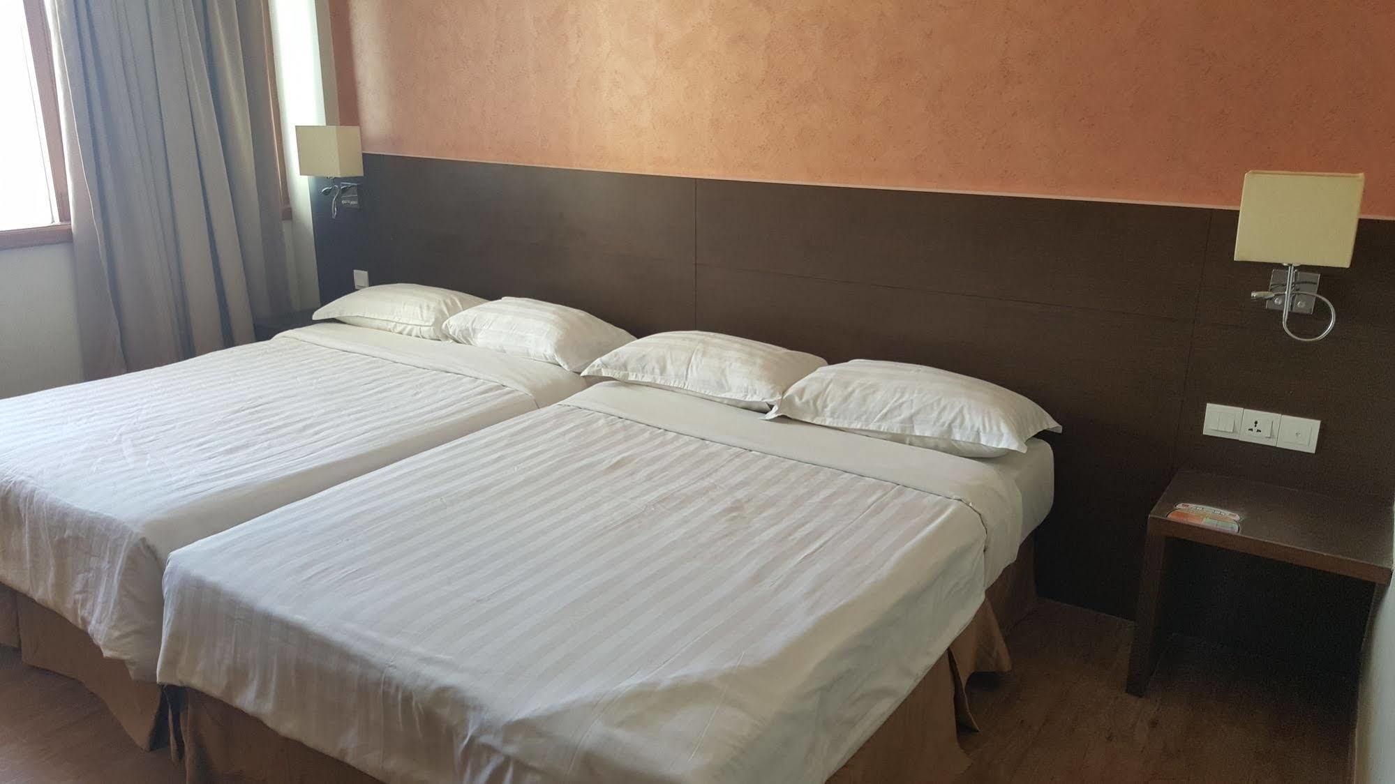 Hotel Malaysia Джордж Таун Екстериор снимка